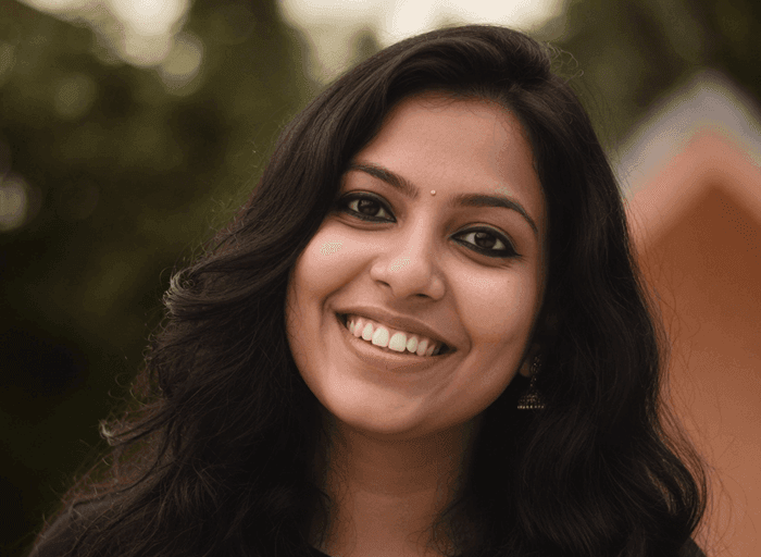 Looks Clinic patient smiling after treatment